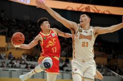 广厦男篮首回合爆冷北京首钢，辛纳砍下2记关键球，全场沸腾(广厦男篮名单)