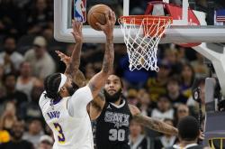 包含文班亚马手感滚烫，带领曼城大胜洛杉矶湖人，赛后一句话霸气侧漏的词条